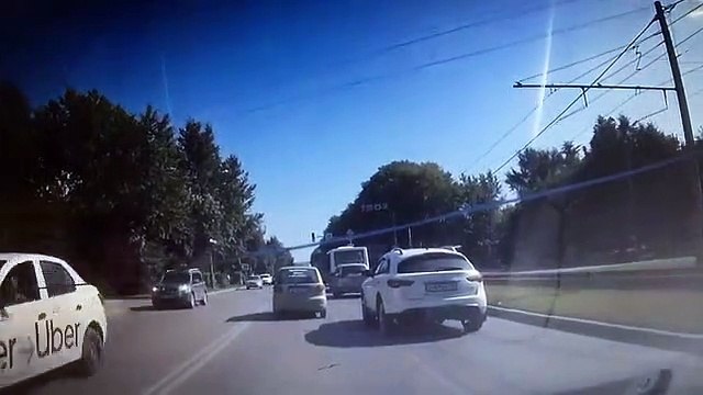 Collisions en chaîne avec 5 voitures