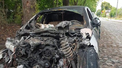 Spalił się jaguar za 80 tys. zł