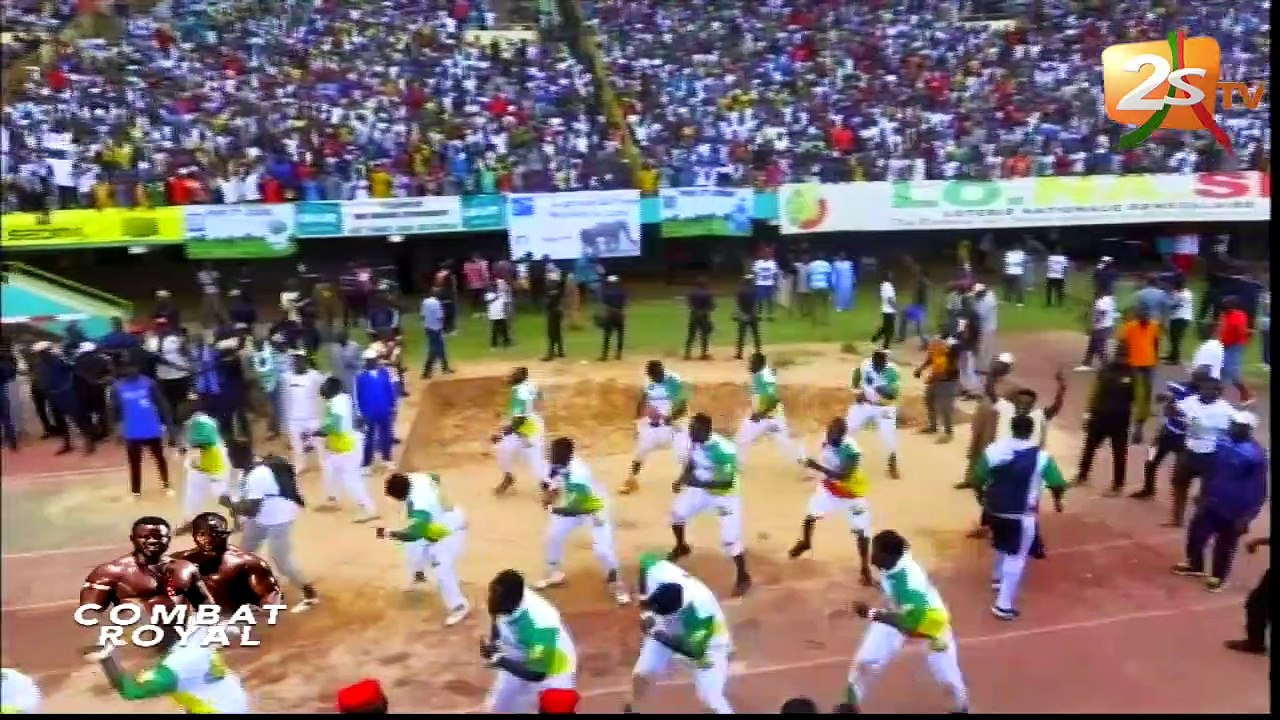 TOUSS EUMEU SÉNE LORS DU COMBAT ROYAL