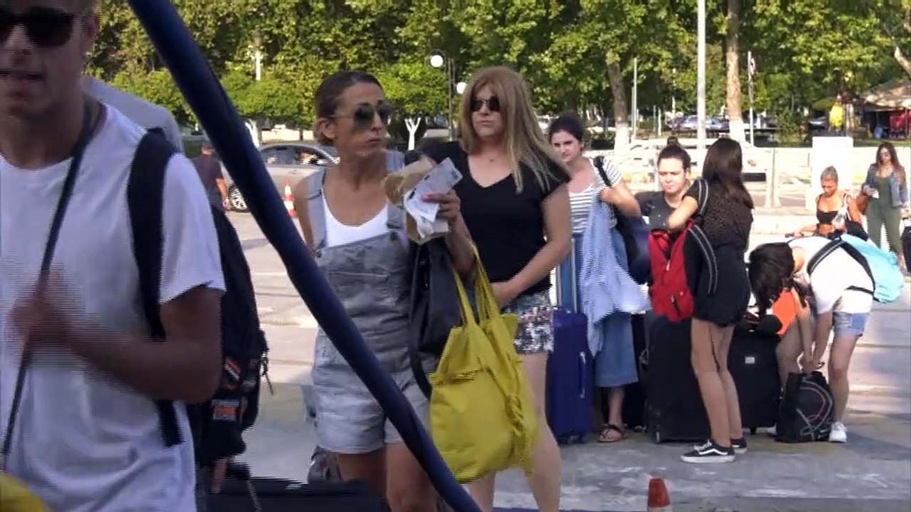 Αυξημένη η κίνηση στο λιμάνι του Αγ. Κων/νου - Ξεκίνησε η μεγάλη έξοδος των αδειούχων του Αυγούστου