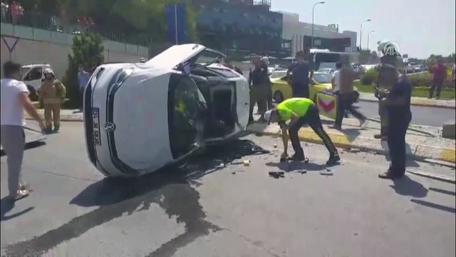 Çekmeköy'de trafik kazası: 3 yaralı - İSTANBUL
