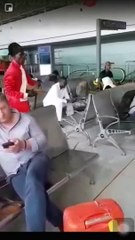 Quand des sapeurs Congolais se croisent à l'aéroport...  Battle Vestimentaire