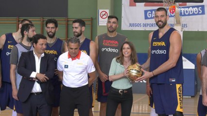 Levy visita a la Selección Masculina de Baloncesto