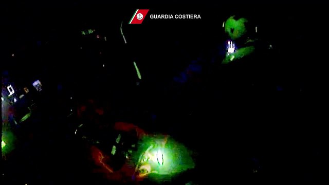 Cagliari - Yacht affonda a Capo Carbonara, Guardia Costiera salva 6 persone (31.07.19)