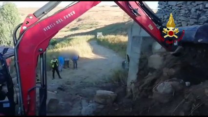 Roccapalumba (PA) - Salvato cagnolino incastrato in un cunicolo (31.07.19)