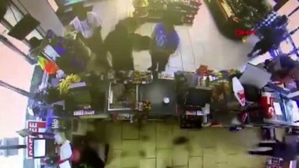 DHA DIŞ - Baba ve oğlu soygunu böyle engelledi