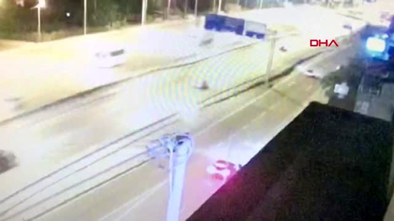 KOCAELİ 1 kişinin öldüğü, 3 kişinin yaralandığı kaza güvenlik kamerasına yansıdı