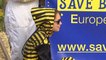 Mobilisation contre les pesticides "tueurs d'abeilles" devant la Commission européenne
