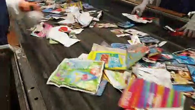 Les déchets recyclables dans la deuxième cabine de tri de Vedène