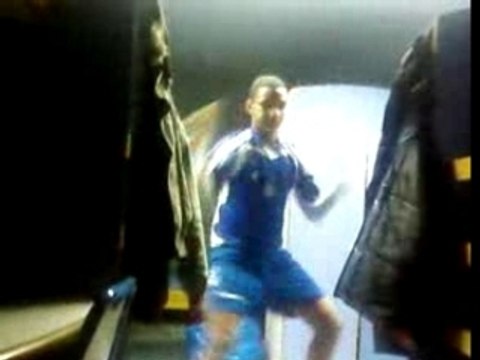 En mode tecktonik de banlieu