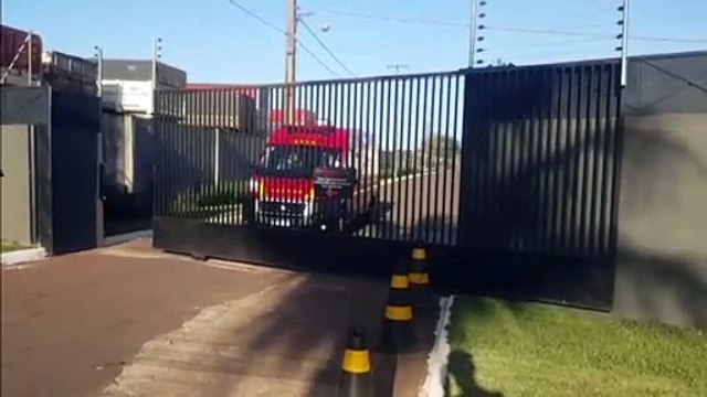 Homem cai de andaime e fica ferido em condomínio