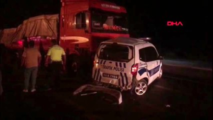 SAKARYA Meşrubat yüklü TIR trafik ekip aracına çarptı 1 yaralı