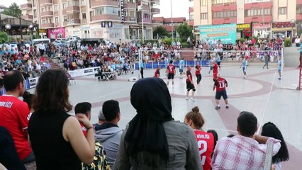 Dostluk ve Kardeşlik Voleybol Turnuvası’nın finali nefes kesti