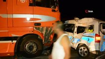 Polis aracı ile tır çarpıştı: 1 polis yaralandı