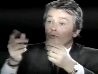 Alain Delon donne son avis sur les ovnis du 5 novembre 1990