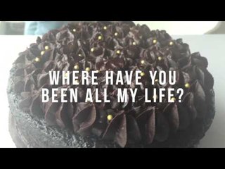 The Undercover Eater going crazy over Naked Cakes