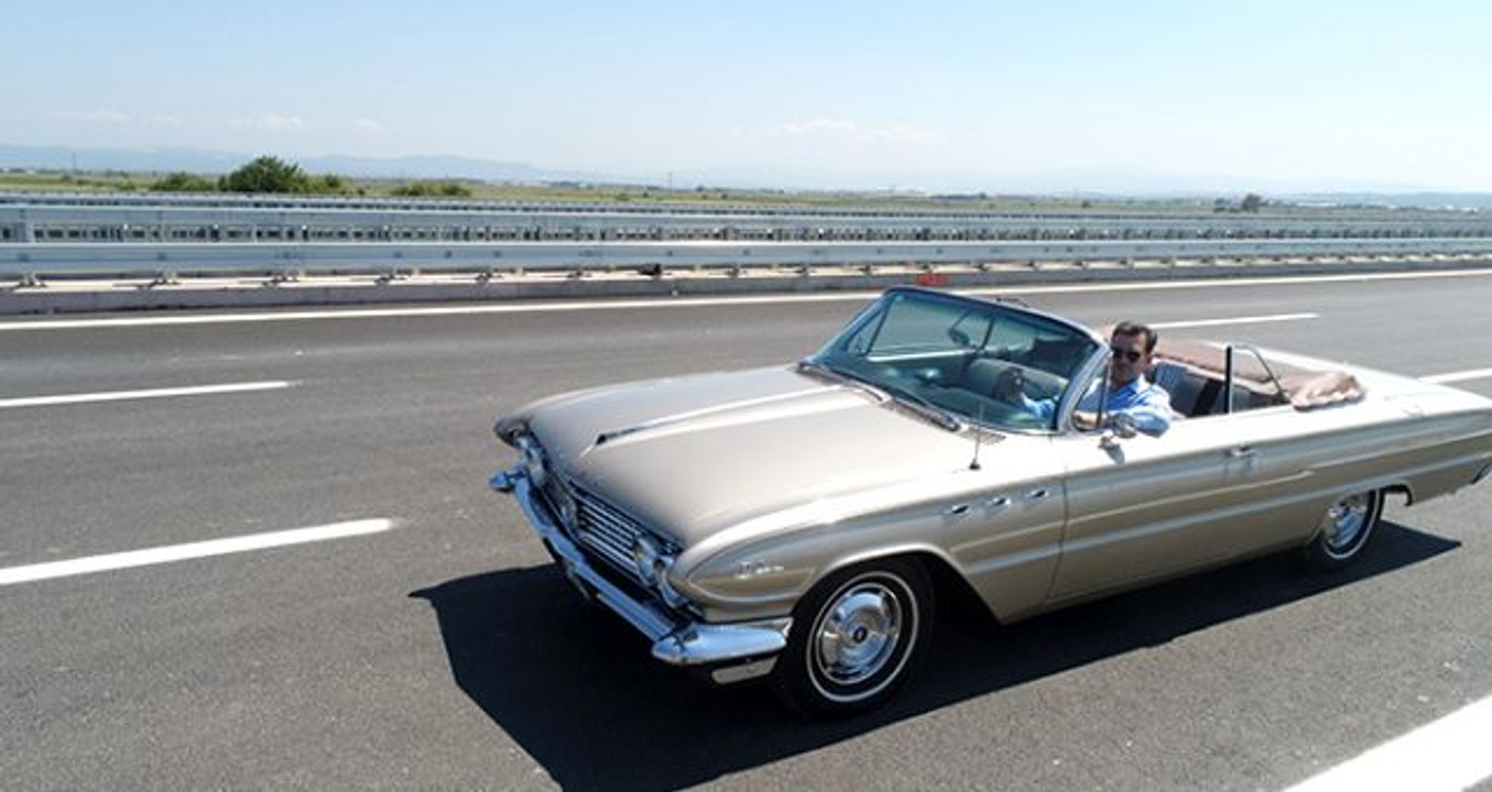 AK Partili vekil, 4 Ağustos'ta açılacak olan İstanbul-İzmir otobanını 1963 model klasik otomobil ile test etti