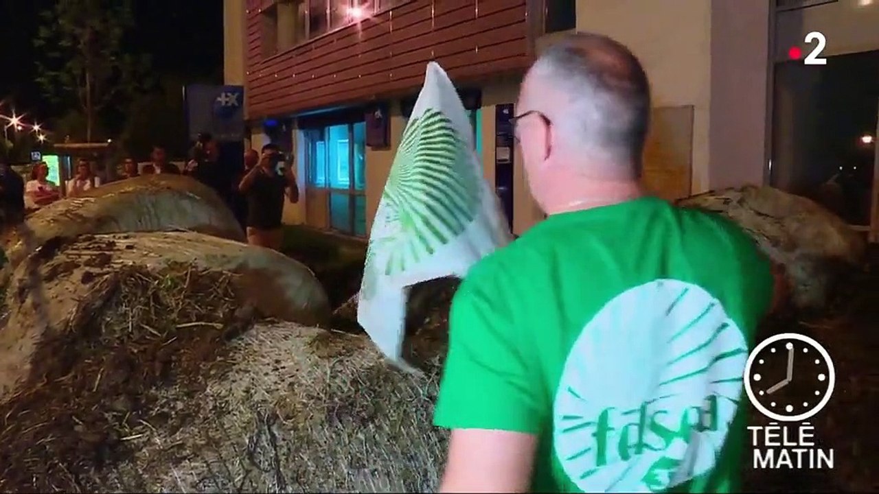Permanences LREM : de nouvelles actions des agriculteurs pendant la nuit