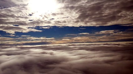 Between_the_clouds_CCBY_NatureClip