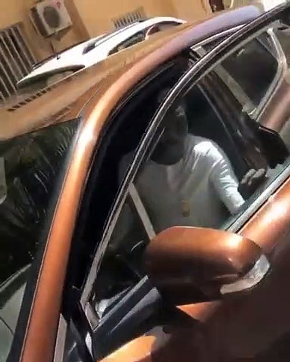 Découvrez le superbe cadeau de Wally Seck à sa mère