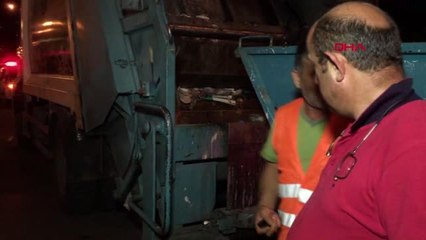 SAMSUN Otomobilin çarptığı çöp kamyonunun 2 şoförü yaralandı