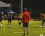 PSG - Mbappé s'amuse à l'entraînement et marque un joli but