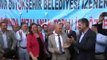 İzmir Büyükşehir Belediyesi ve DİSK anlaştı, Tunç Soyer ve DİSK'li yöneticiler Çav Bella söyleyerek kutladı