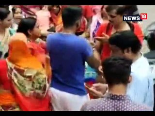 आखिर पति ने ऐसा क्या किया की पत्नी ने मोहल्ले की औरतों के साथ मिलकर कर दी पिटाई