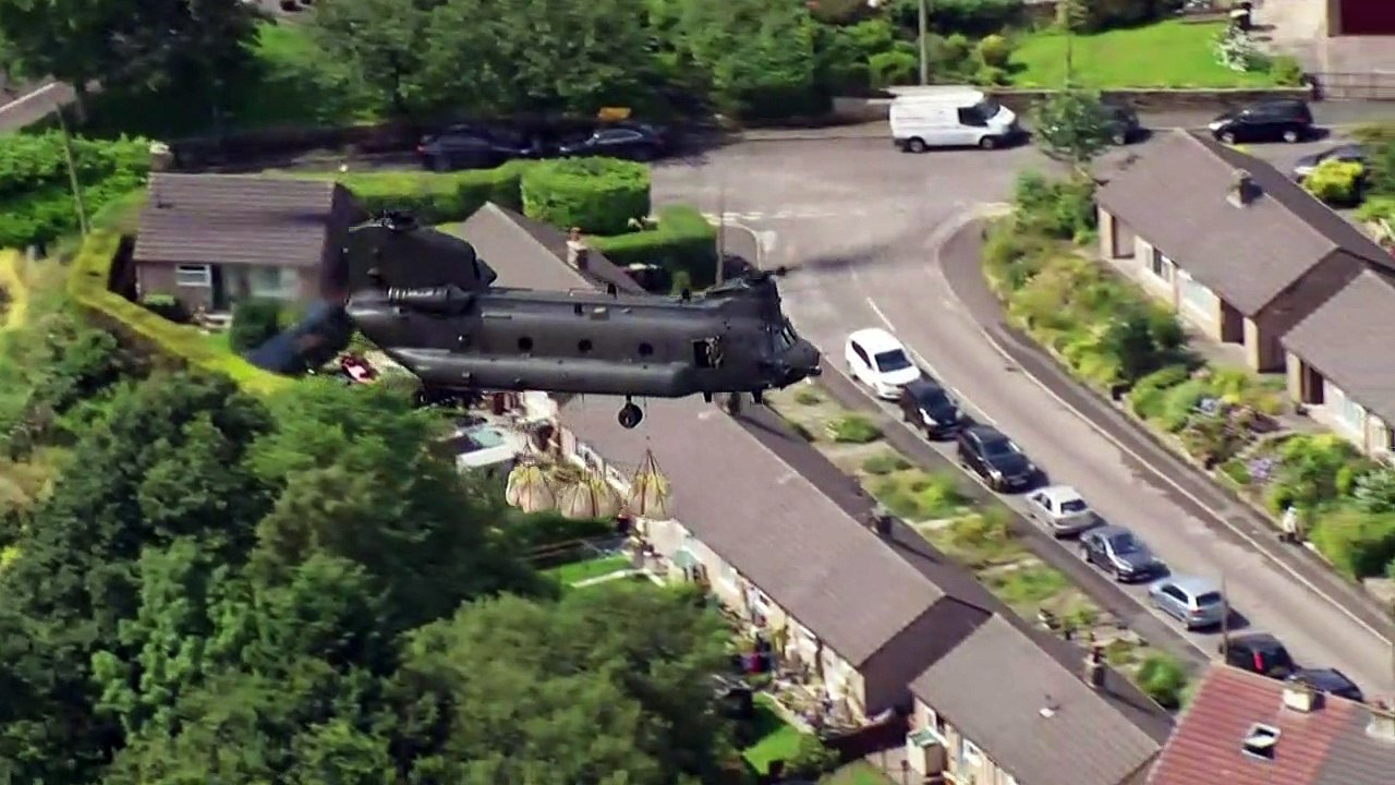 RAF Chinook helicopter helps secure Whaley Bridge dam