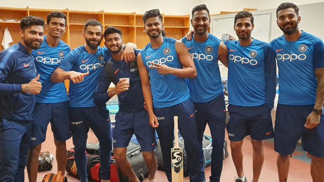 Virat Kohli Posts 'Squad' Picture, Fans Ask Where's Rohit Sharma..?? || Oneindia Telugu