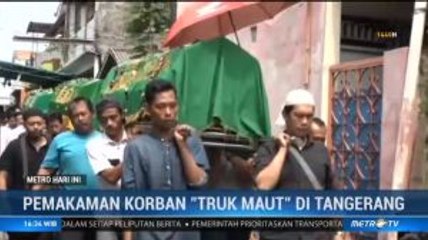 Tiga Korban Kecelakaan Truk Maut Dimakamkan di TPU Selapajang