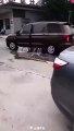 Curieux ?!? Cet automobiliste a sa voiture remplie d’eau