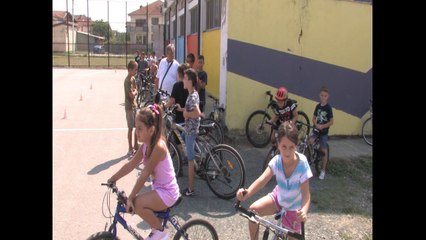 Fëmijët e shkollës "Fehmi Agani" bëhen pjesë e aktivitetit çiklistik