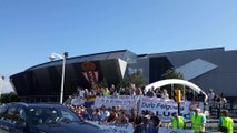 Colectivos diversos protestan antes del acto inaugural de la Fidma