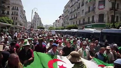 دعوة الى "العصيان المدني" في تظاهرة الجزائر وسط انتشار أمني كثيف