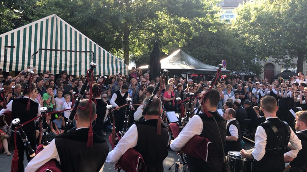 Le Bagad Sonerien an Oriant ouvre le festival Off