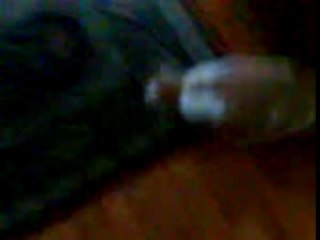 Cachou joue avec mon pied