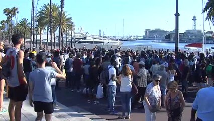 Los manteros de Barcelona denuncian el "racismo institucional" del Ayuntamiento