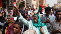 التوقيع على الإعلان الدستوري.. هل قطف السودانيون ثمرة حراكهم؟