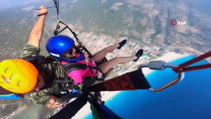 İngiliz paraşütçü, ölen annesini gökyüzünde andı