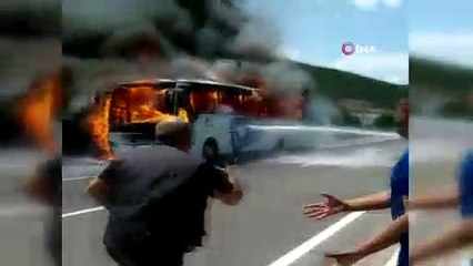 Balıkesir'de yolcu otobüsü böyle yandı