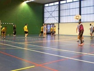 Passement de bras et non passage en force !