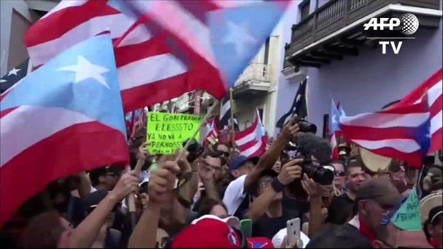 Cientos celebran la renuncia de gobernador de Puerto Rico