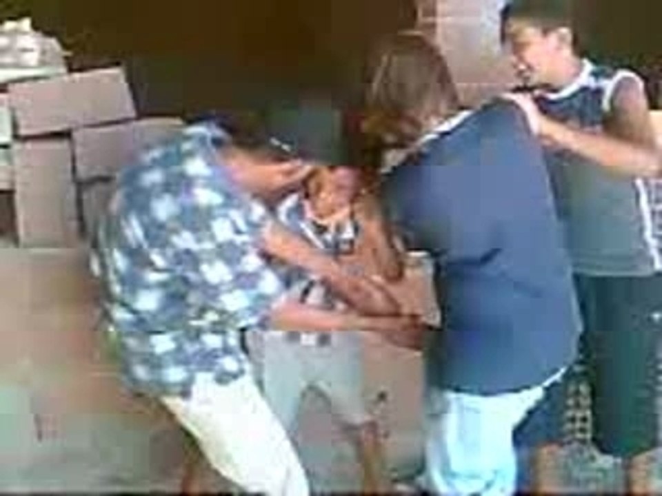 Spastie schreit um hilfe