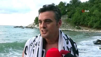Denizin temiz olduğunu kanıtlamak için milletvekili denize girdi