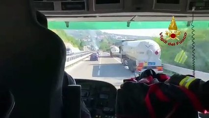 Monteforte Irpino (AV) - Auto in fiamme su A16, salva una famiglia (03.08.19)