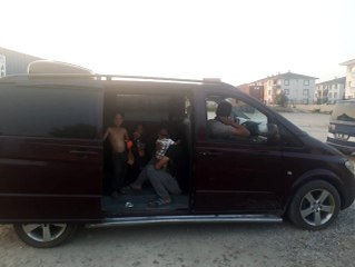 Dilenciler lüks araçta yakalandı