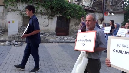 Canlarına tak etti, ellerine pankartları alıp sokağa çıktılar