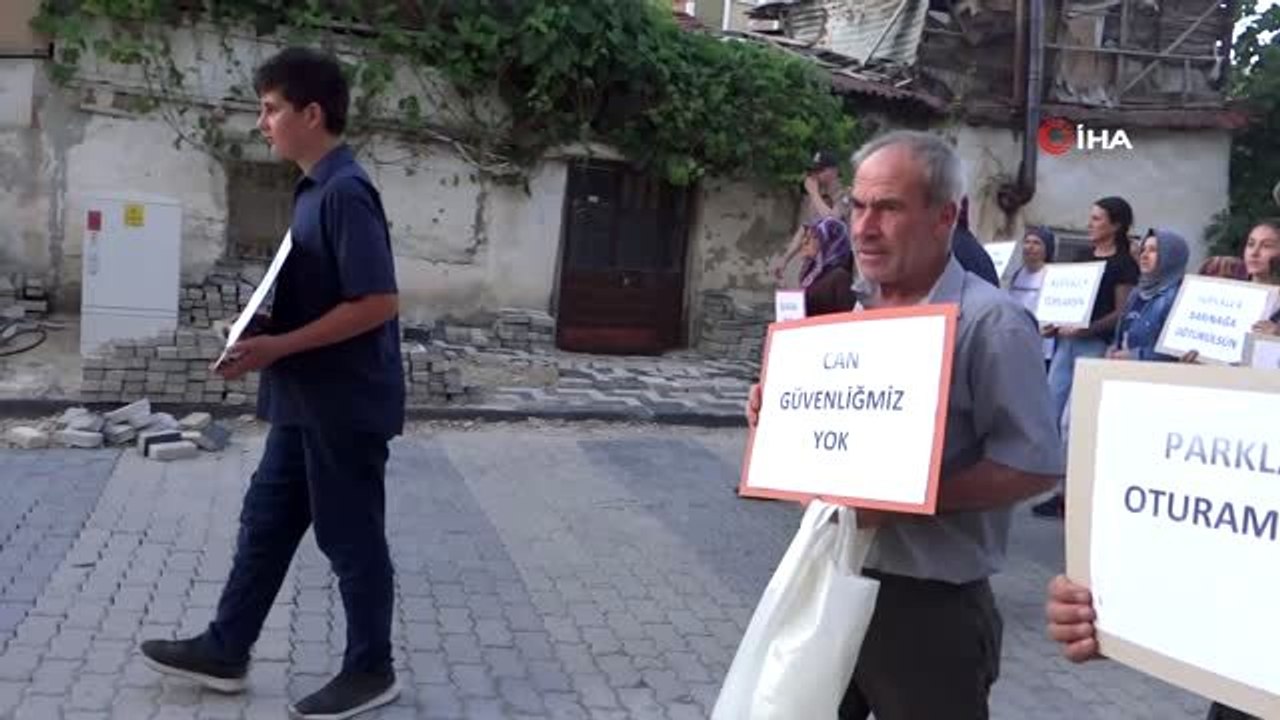 Canlarına tak etti, ellerine pankartları alıp sokağa çıktılar