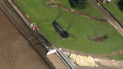 Boris Johnson annonce la reconstruction du barrage de Whaley Bridge